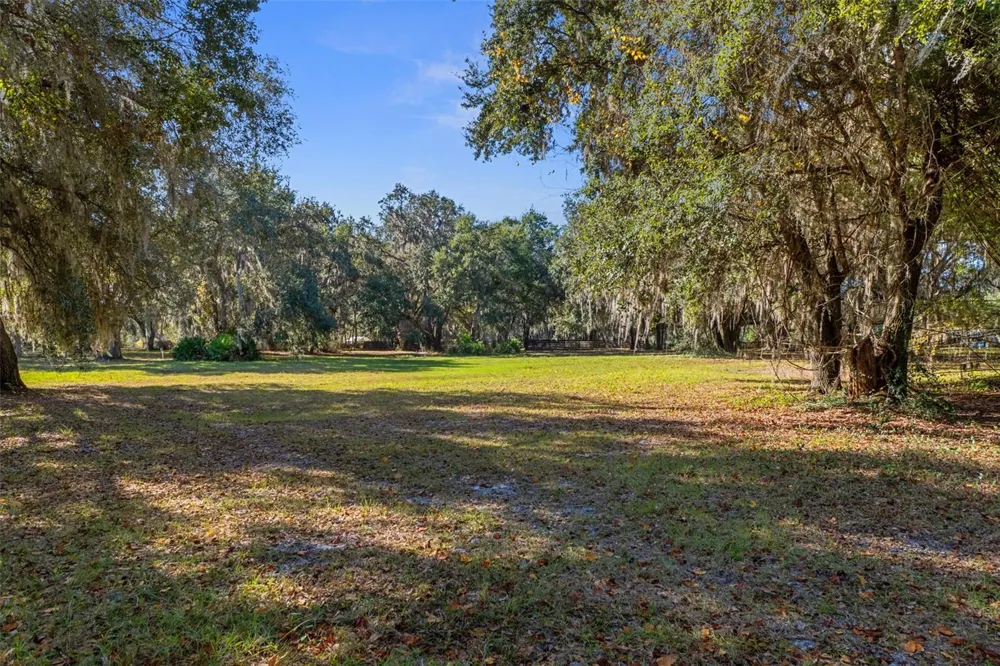 27910 DEBBIE ROAD Okahumpka, FL 34762