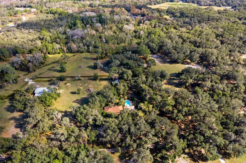 27910 DEBBIE ROAD Okahumpka, FL 34762