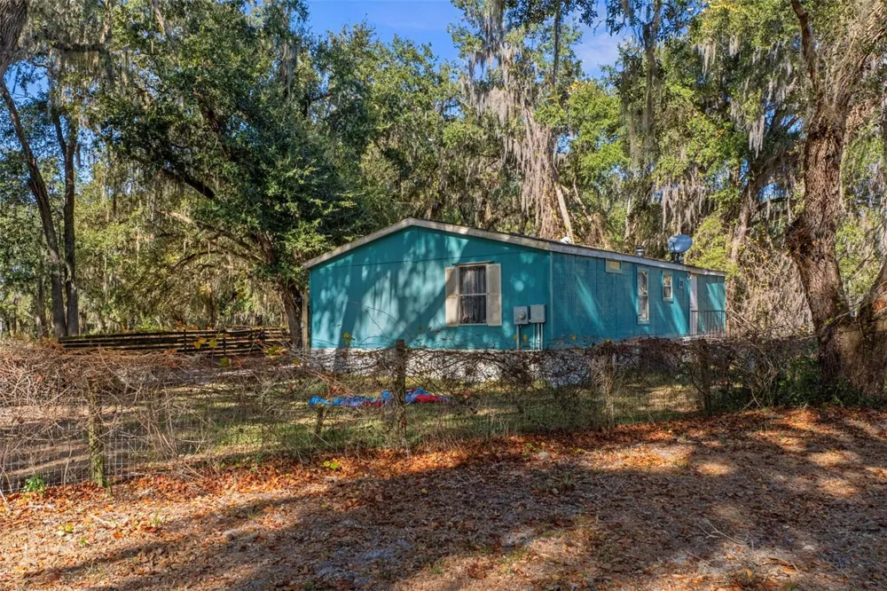 27910 DEBBIE ROAD Okahumpka, FL 34762
