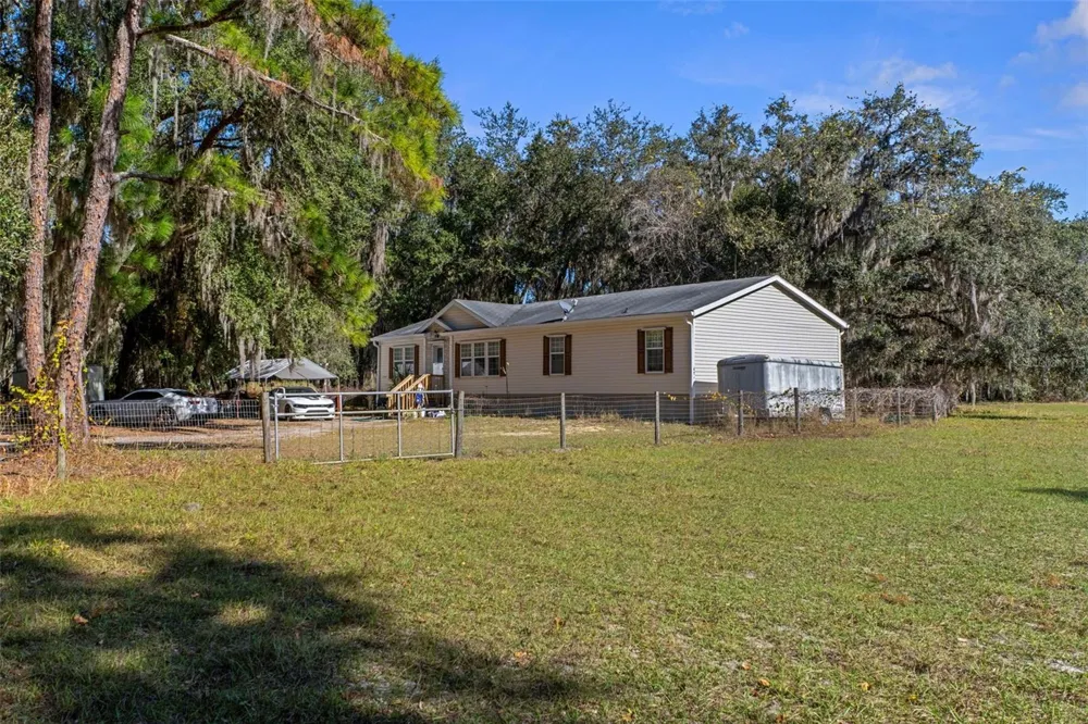 27910 DEBBIE ROAD Okahumpka, FL 34762