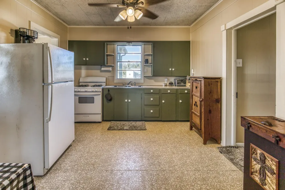 9354 Fm 2780 Burton, TX 77835