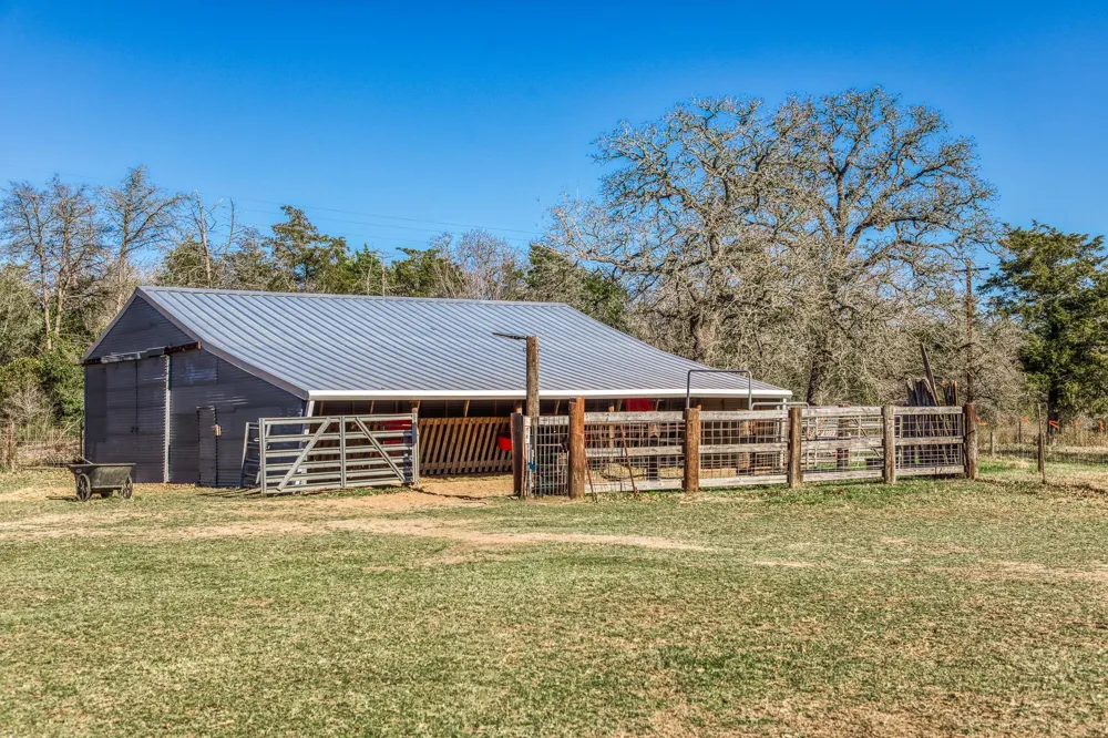 9354 Fm 2780 Burton, TX 77835