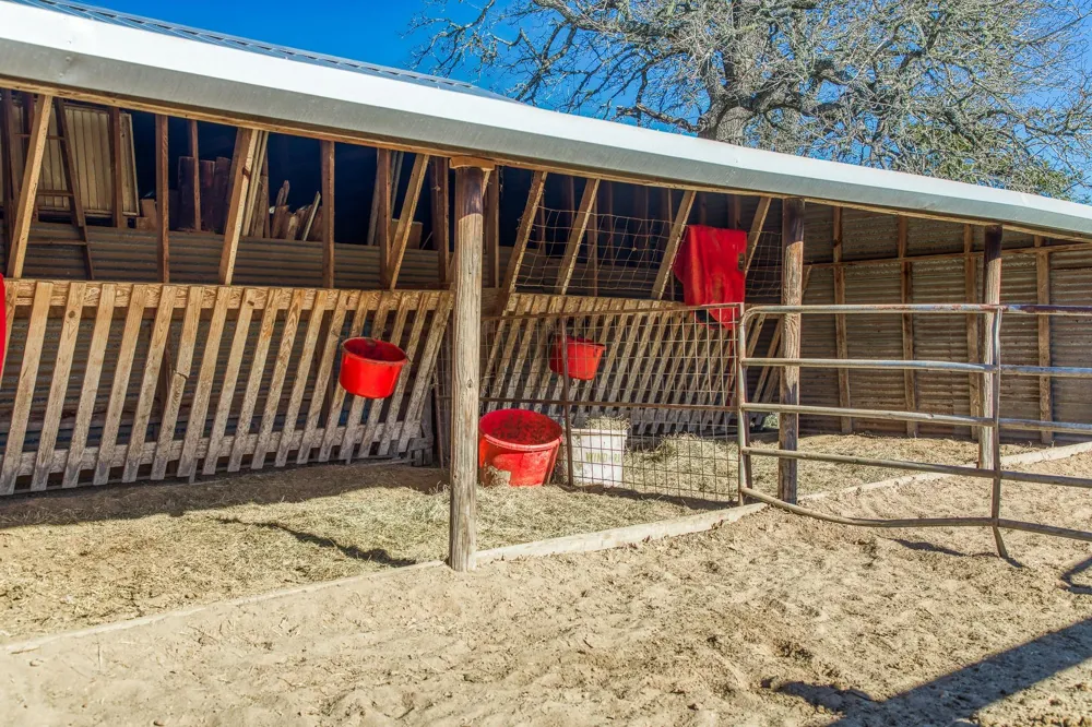 9354 Fm 2780 Burton, TX 77835
