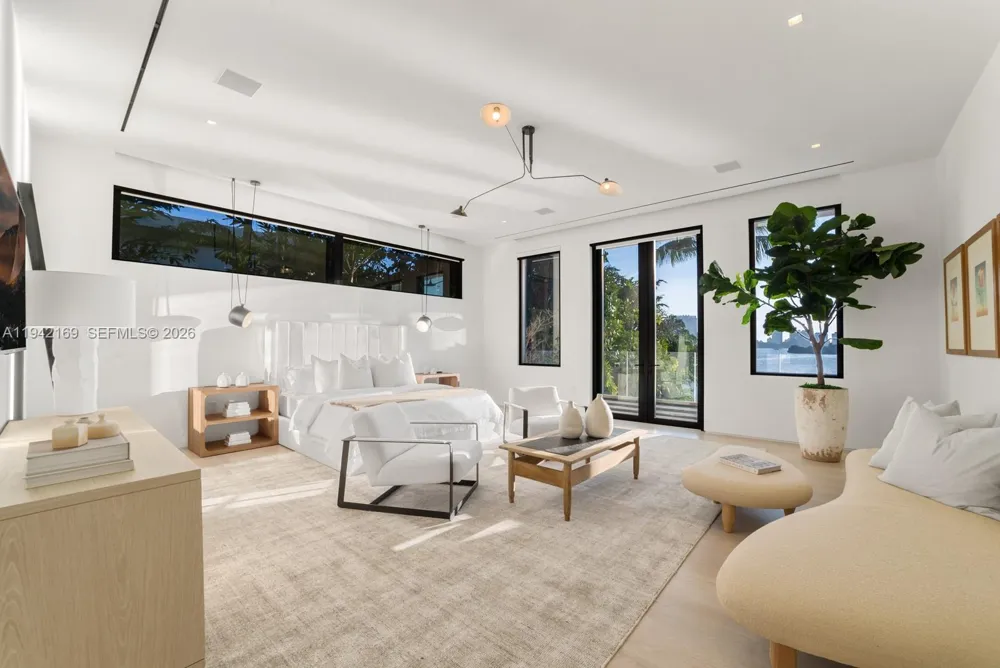 33 E Dilido Dr Miami Beach, FL 33139