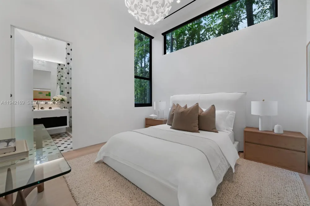 33 E Dilido Dr Miami Beach, FL 33139