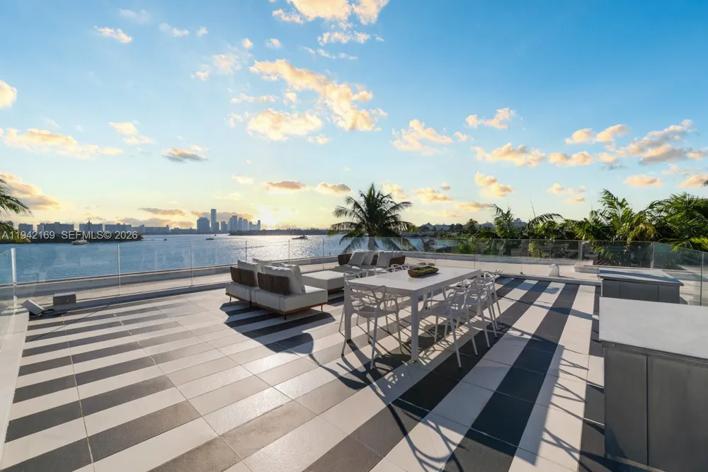 33 E Dilido Dr Miami Beach, FL 33139