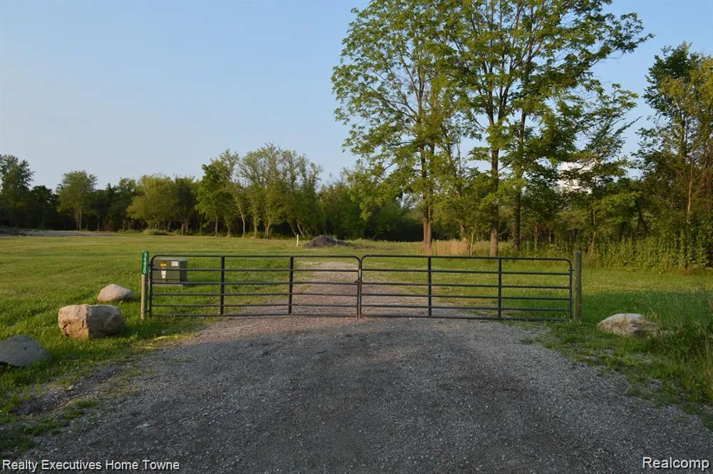 54620 Washington Chesterfield Township, MI 48047