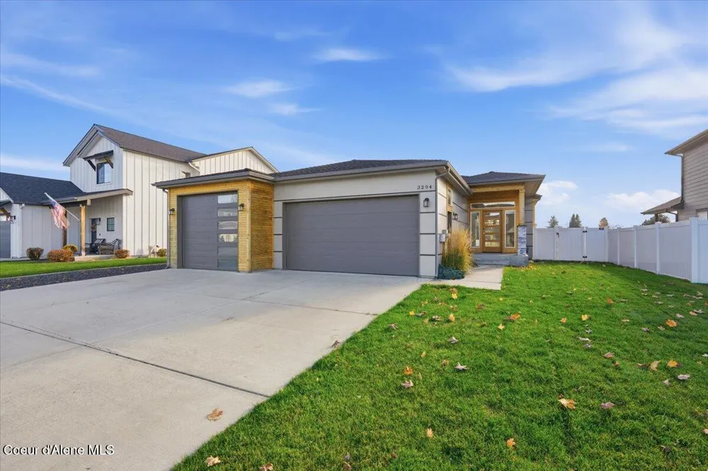 3294 W Giovanni Lane Hayden, ID 83835