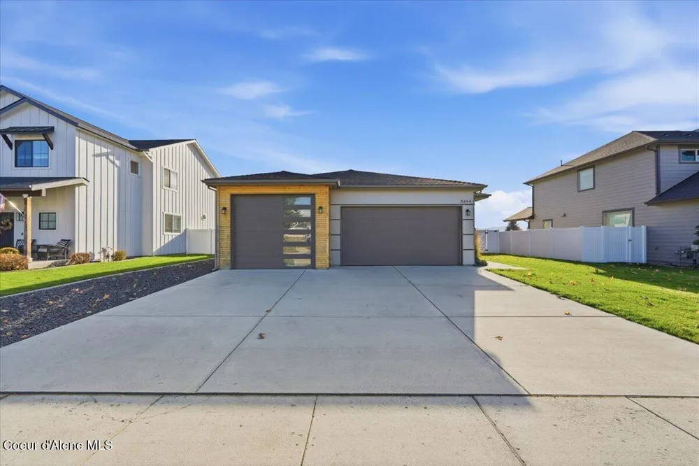 3294 W Giovanni Lane Hayden, ID 83835