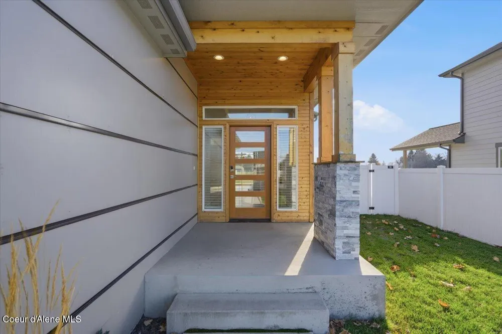 3294 W Giovanni Lane Hayden, ID 83835
