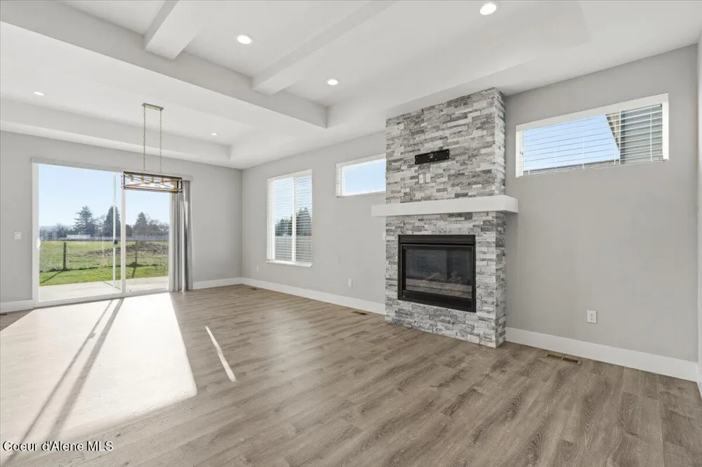 3294 W Giovanni Lane Hayden, ID 83835