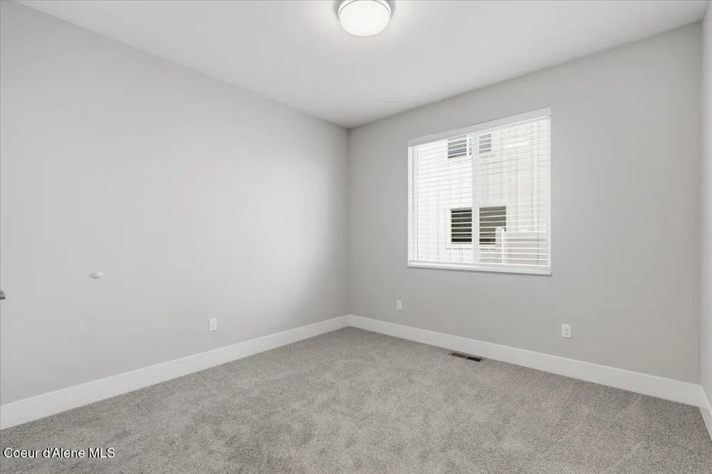 3294 W Giovanni Lane Hayden, ID 83835