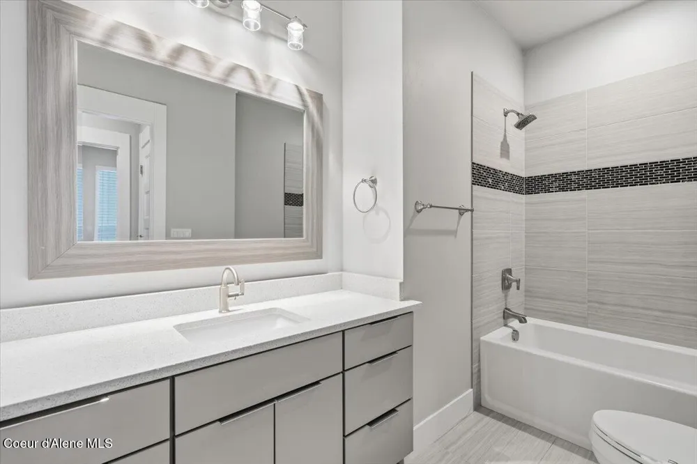 3294 W Giovanni Lane Hayden, ID 83835