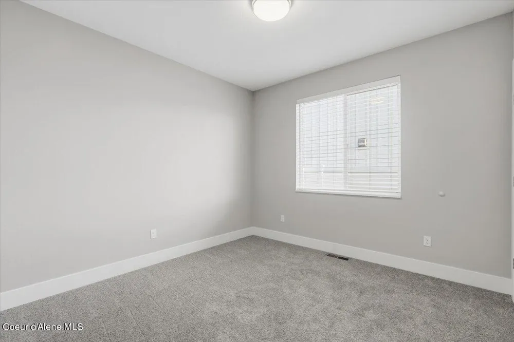 3294 W Giovanni Lane Hayden, ID 83835