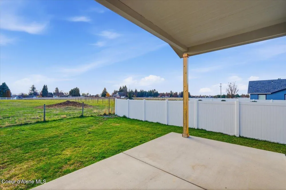 3294 W Giovanni Lane Hayden, ID 83835