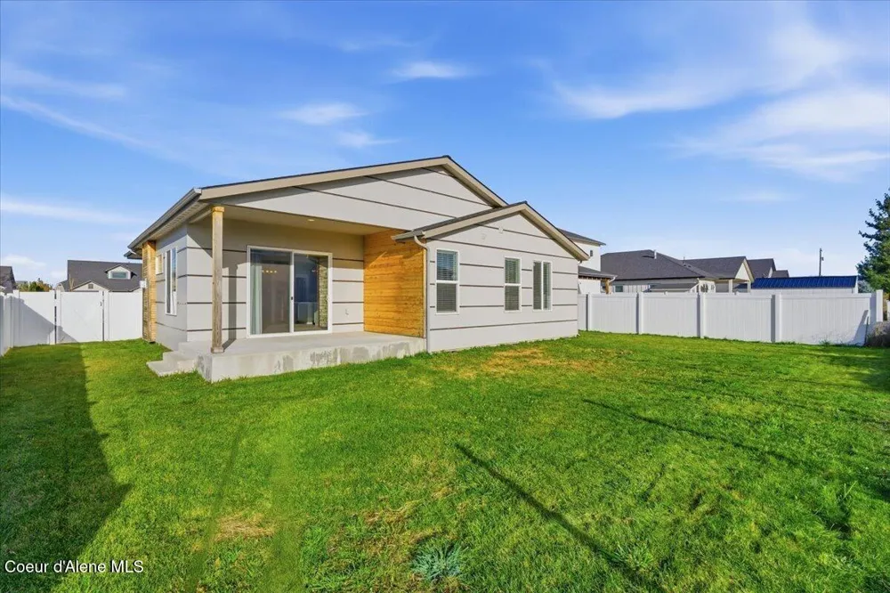 3294 W Giovanni Lane Hayden, ID 83835