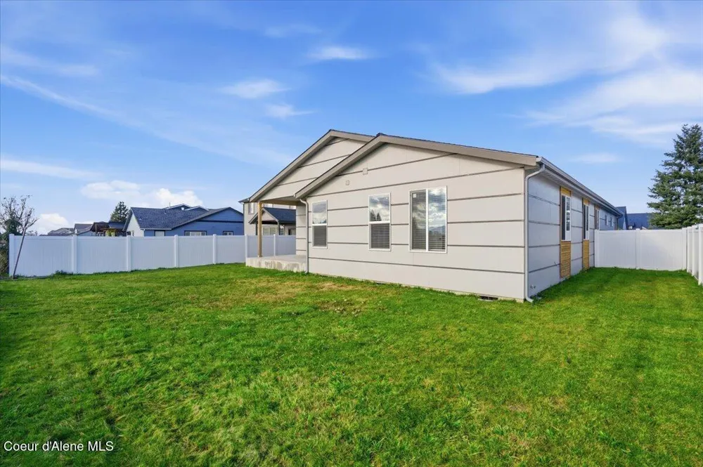 3294 W Giovanni Lane Hayden, ID 83835