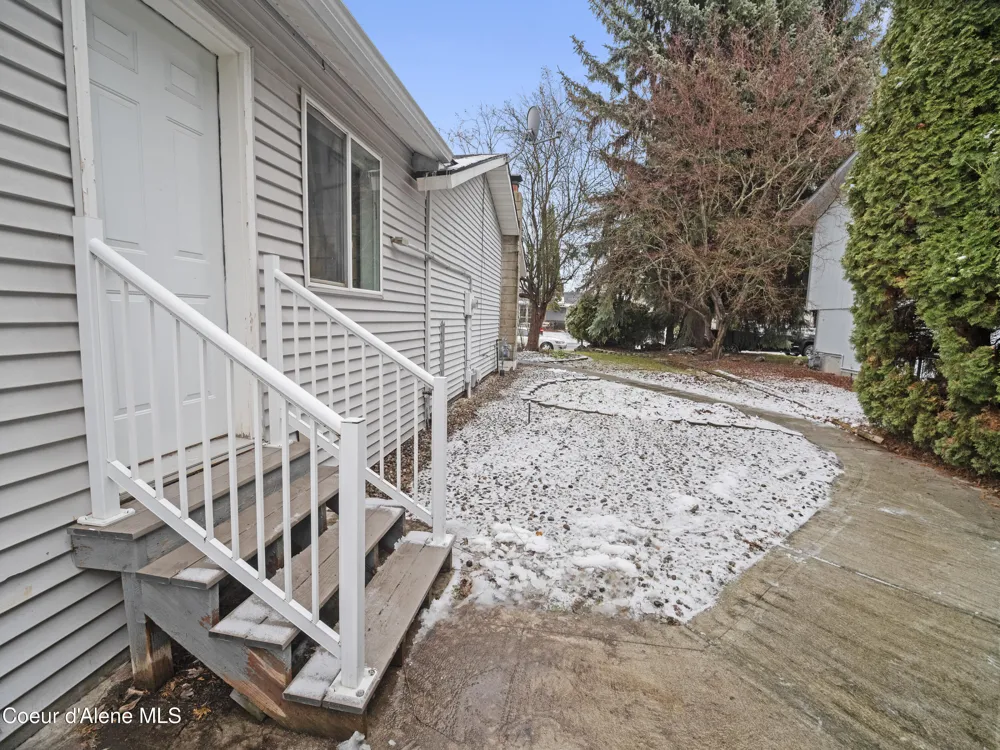 206 S MOEN STREET Spokane Valley, WA 99016