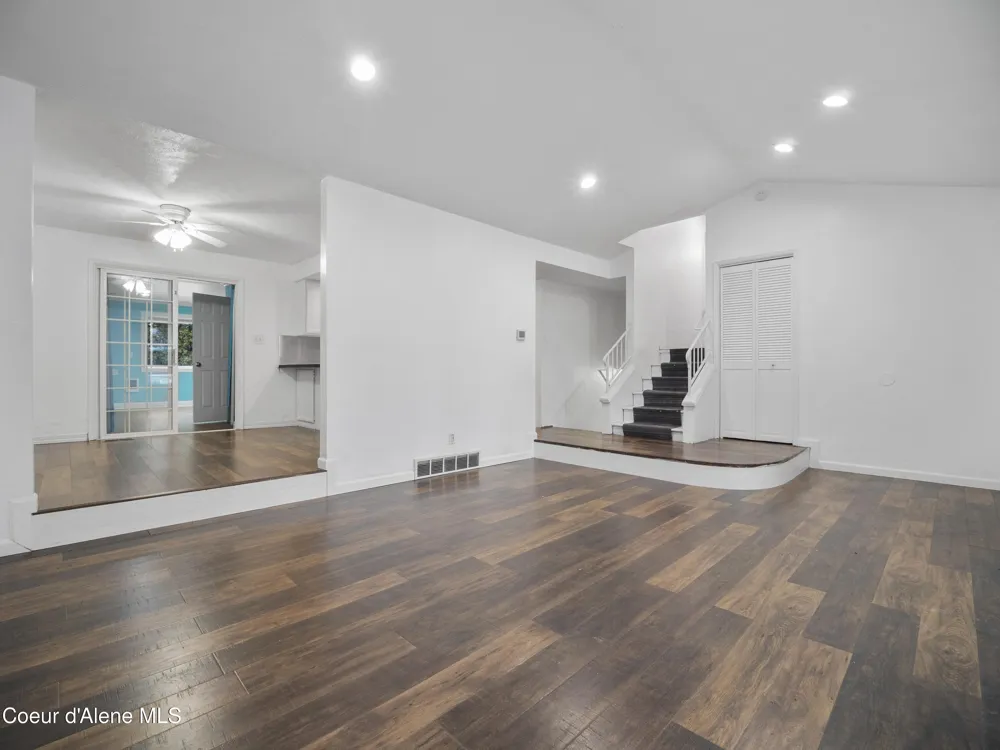 206 S MOEN STREET Spokane Valley, WA 99016