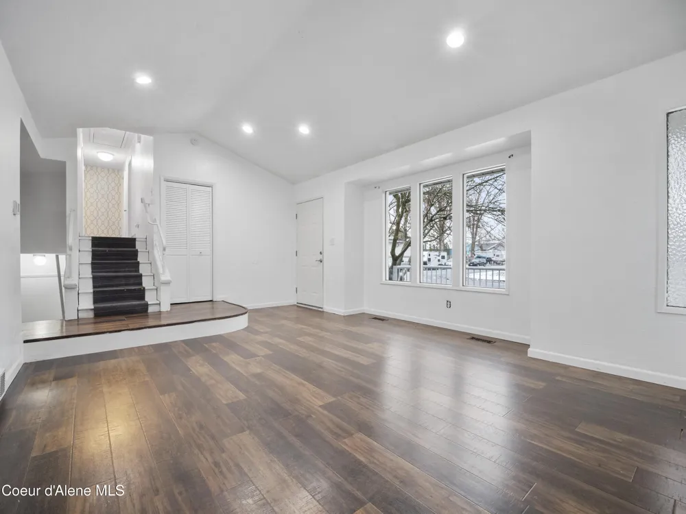 206 S MOEN STREET Spokane Valley, WA 99016