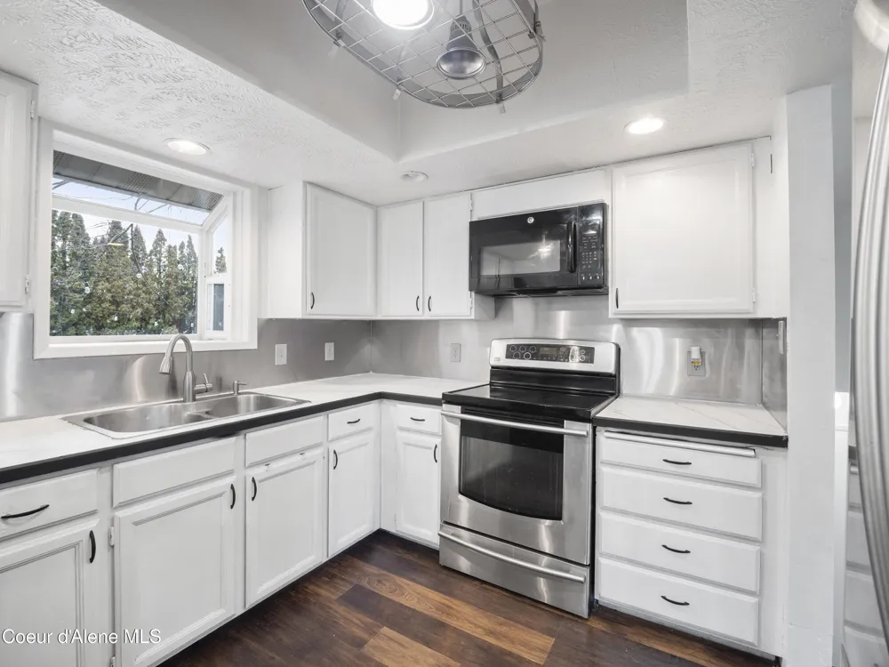 206 S MOEN STREET Spokane Valley, WA 99016