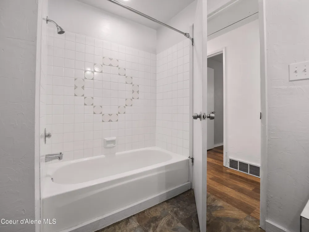 206 S MOEN STREET Spokane Valley, WA 99016