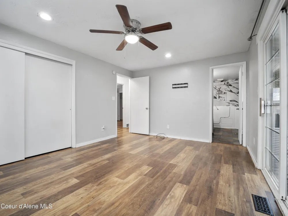 206 S MOEN STREET Spokane Valley, WA 99016