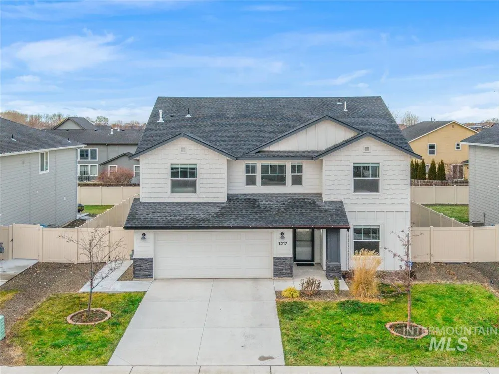 1217 Bowknot Lake Ave