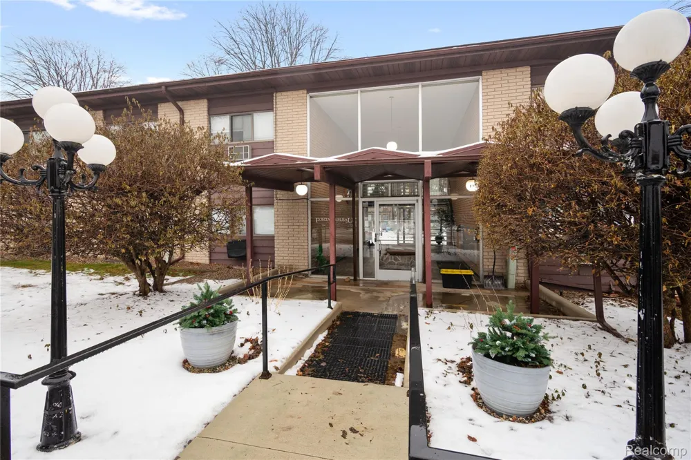 995 Cass Lake Road #218