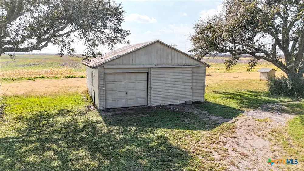 676 County Road 426 El Campo, TX 77437