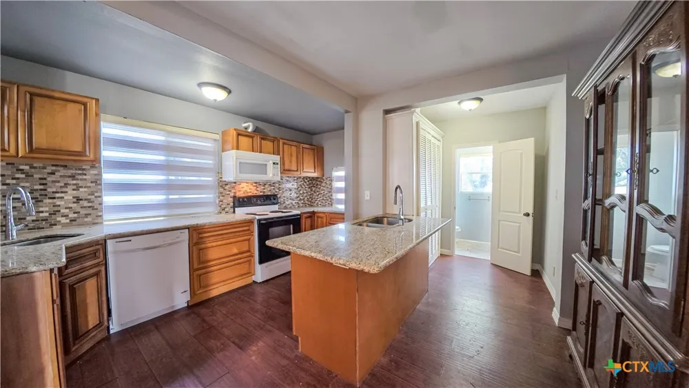 676 County Road 426 El Campo, TX 77437