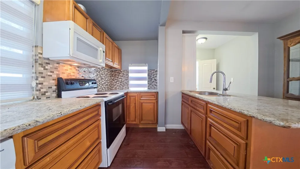 676 County Road 426 El Campo, TX 77437