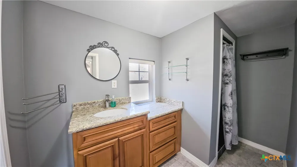 676 County Road 426 El Campo, TX 77437