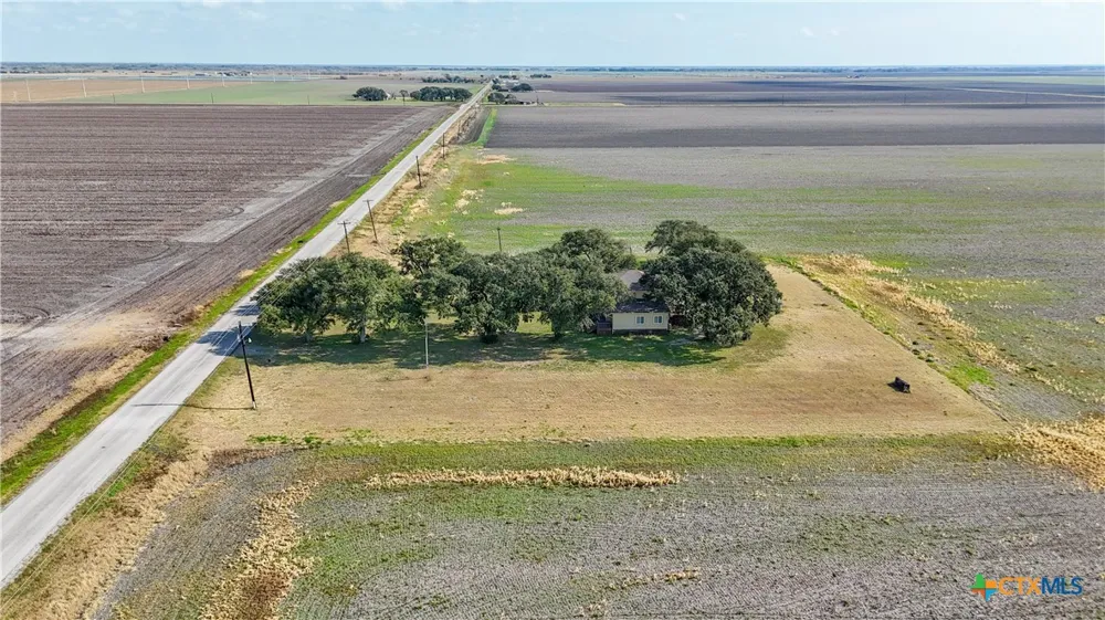 676 County Road 426 El Campo, TX 77437