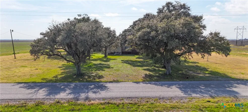 676 County Road 426 El Campo, TX 77437