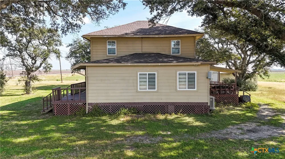 676 County Road 426 El Campo, TX 77437