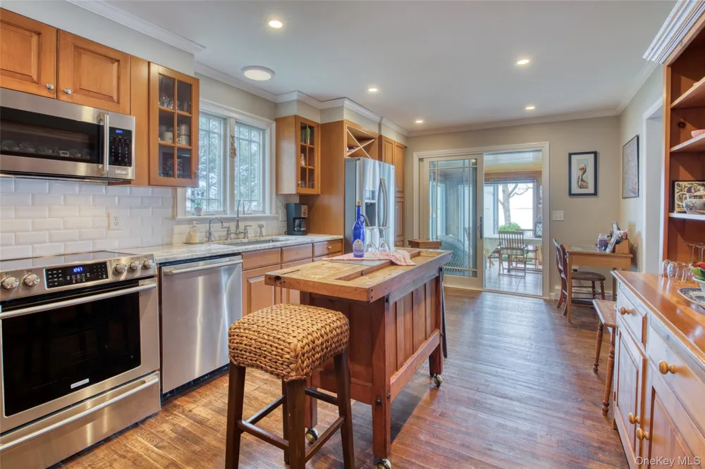 580 South Lane East Marion, NY 11939