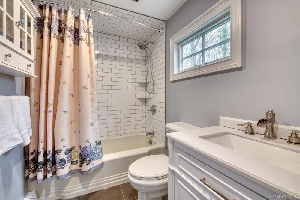 580 South Lane East Marion, NY 11939