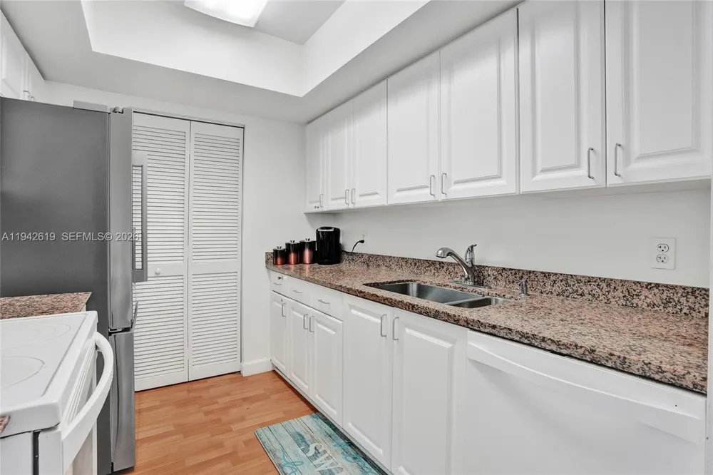 90 Alton Rd #807 Miami Beach, FL 33139