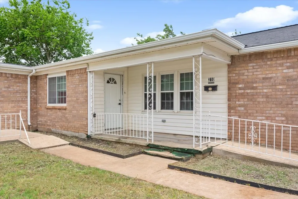 310 Garfield Street McGregor, TX 76657