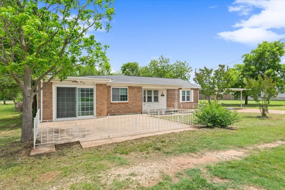 310 Garfield Street McGregor, TX 76657