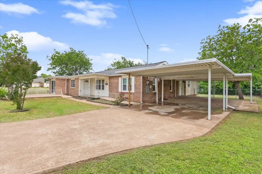 310 Garfield Street McGregor, TX 76657
