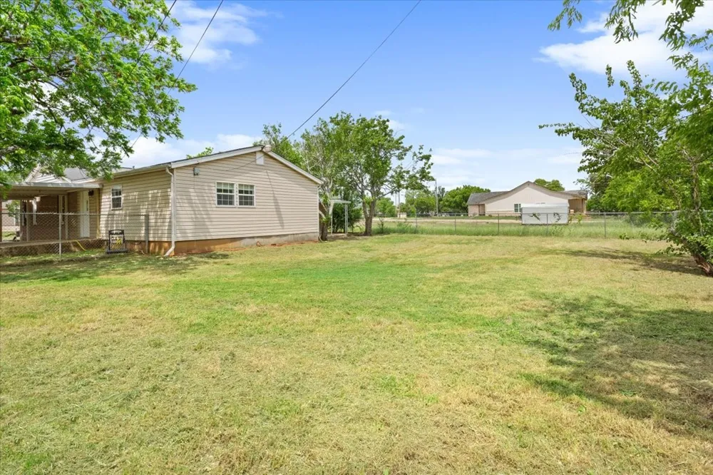 310 Garfield Street McGregor, TX 76657