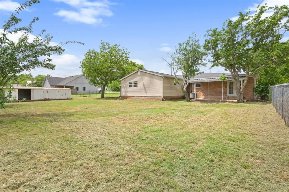 310 Garfield Street McGregor, TX 76657