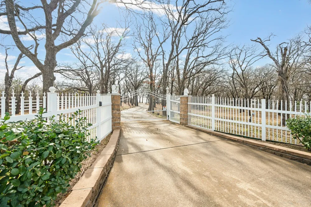 7260 Hudson Cemetery Road Mansfield, TX 76063