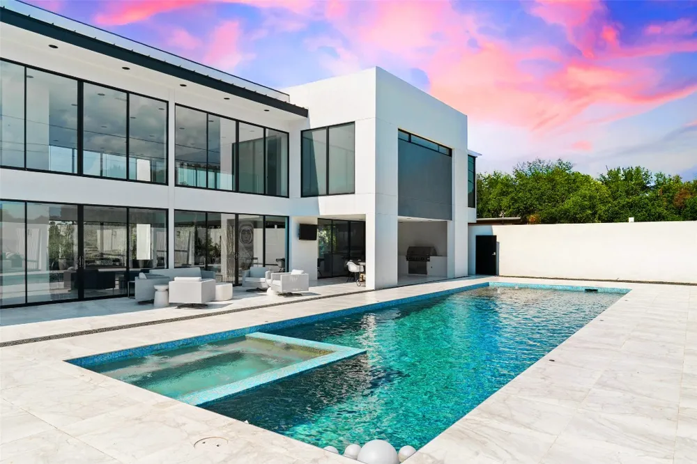 1501 Ridgecrest Drive