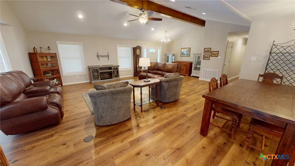 1371 Fannin Oaks Drive Victoria, TX 77905