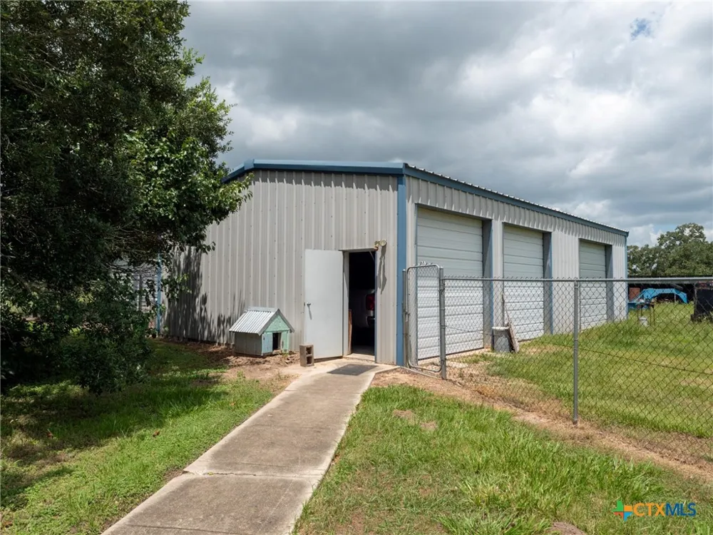 1371 Fannin Oaks Drive Victoria, TX 77905
