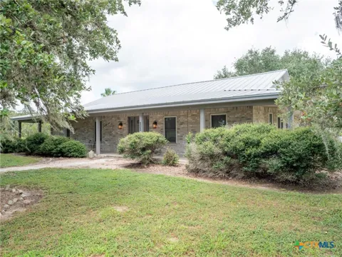 1371 Fannin Oaks Drive