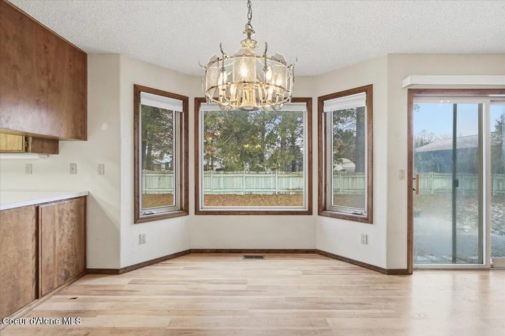 8931 Davis Circle Hayden, ID 83835